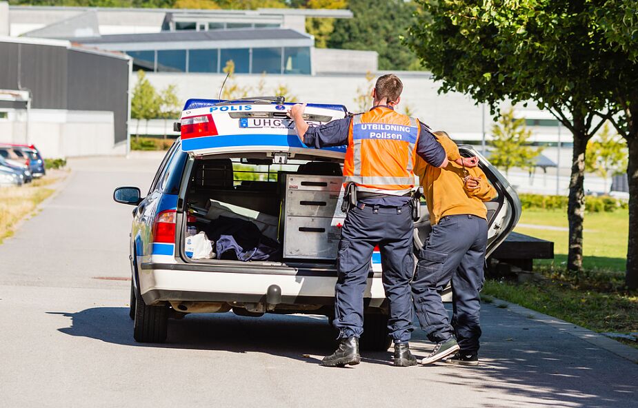 Szwedzka policja: w kraju działa 40 imigranckich gangów rodzinnych