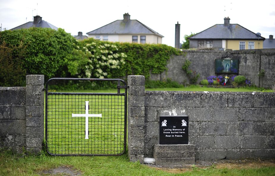 Koszmar w domach samotnej matki w Irlandii. Kościół i władze przepraszają