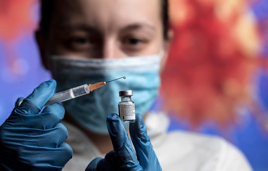 Dworczyk: na szczepienia zarejestrowało się dotąd 280 tys. osób; chęć szczepień zadeklarowało 1,1 mln Polaków