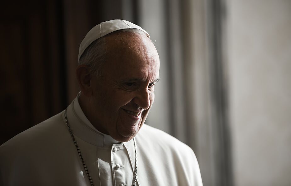 Papież modlił się za ofiary trzęsienia ziemi i katastrofy samolotu w Indonezji