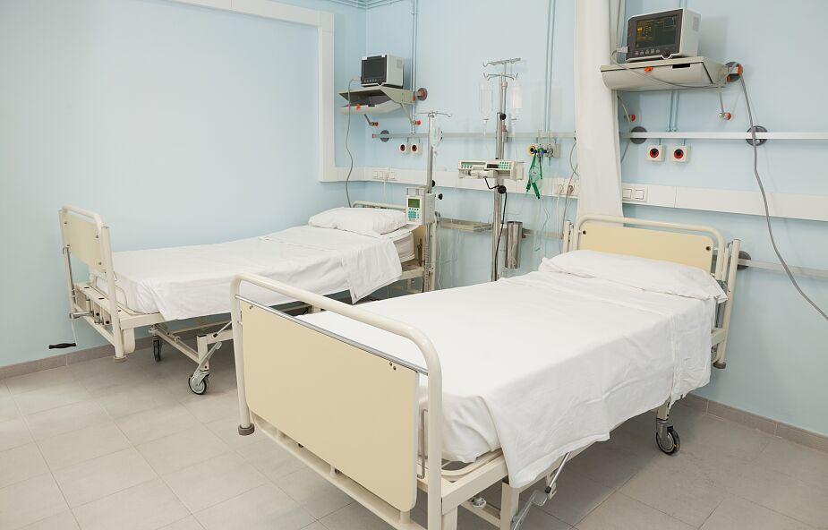 MZ: na 30 694 łóżka przygotowane dla pacjentów covidowych, zajętych jest 15 667