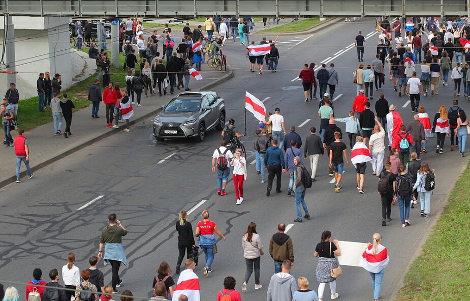 W 148. dniu protestów mieszkańcy Mińska wciąż wychodzą na lokalne marsze