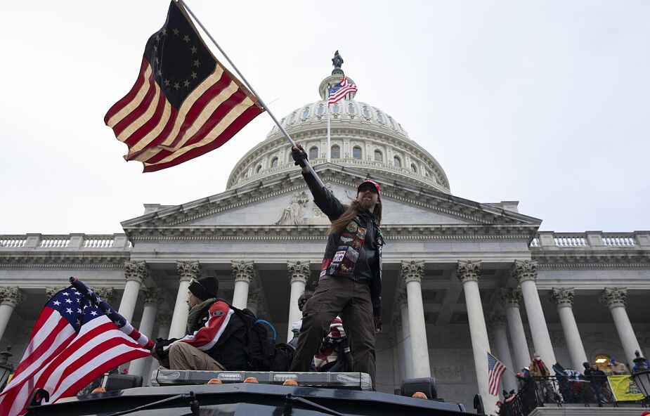 Chaos w Waszyngtonie; demonstranci wtargnęli do Kongresu