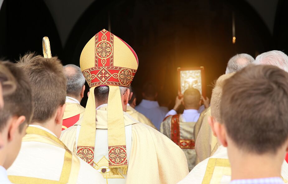 Arcybiskup odmawia uczestniczenia w synodzie. Na stronie internetowej podaje powód