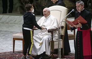 Dziecko usiadło obok papieża podczas audiencji