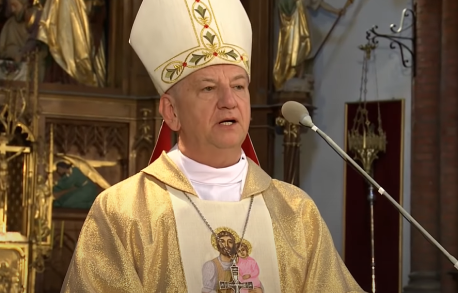 Abp Guzdek: Jan Paweł II wezwał do porzucenia lęku