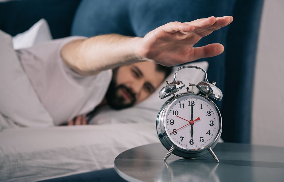 Czy dodatkowa godzina snu nam pomoże? „Wątpię, by wpłynęła znacząco na efektywność”