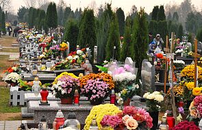 Rosja: zapłoną znicze na polskich grobach i miejscach pamięci