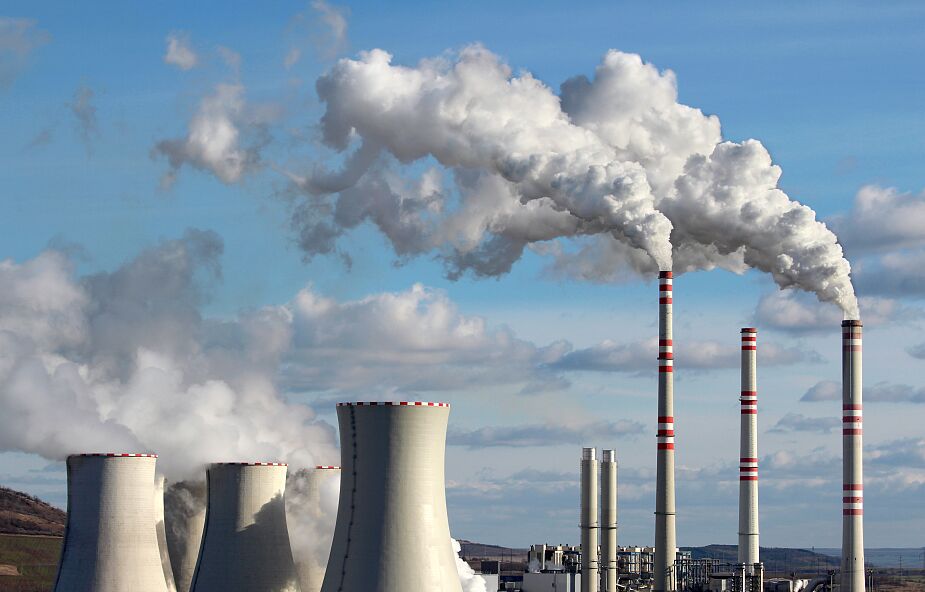 Jaka jest emisja CO2 na świecie? Powrót do poziomu sprzed pandemii COVID-19