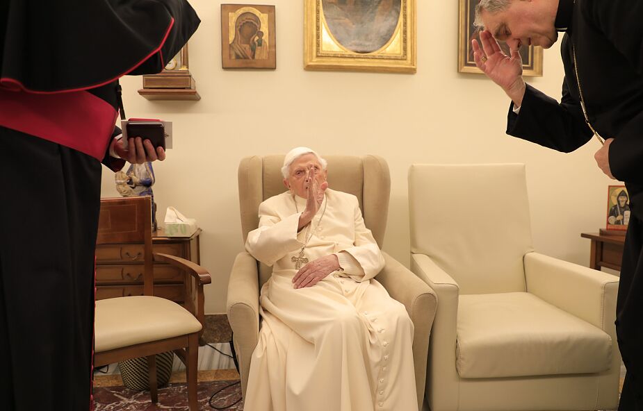 Papież Benedykt XVI otrzymał bawarską szopkę na Boże Narodzenie