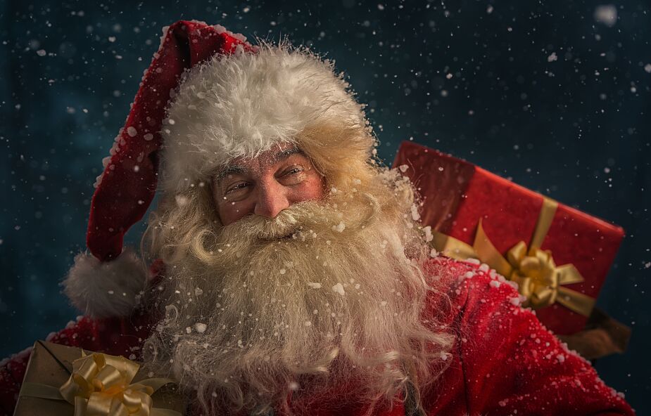 Św. Mikołaj, Dziadek Mróz czy Befana? Kto, gdzie i kiedy przynosi świąteczne prezenty?