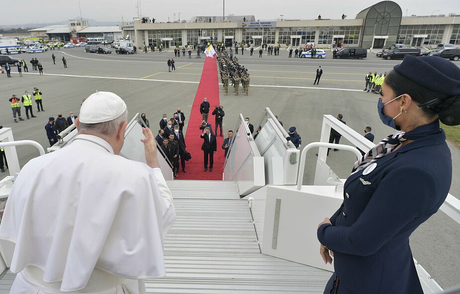 Papież Franciszek przybył do Grecji. Pierwsza wizyta po pielgrzymce Jana Pawła II