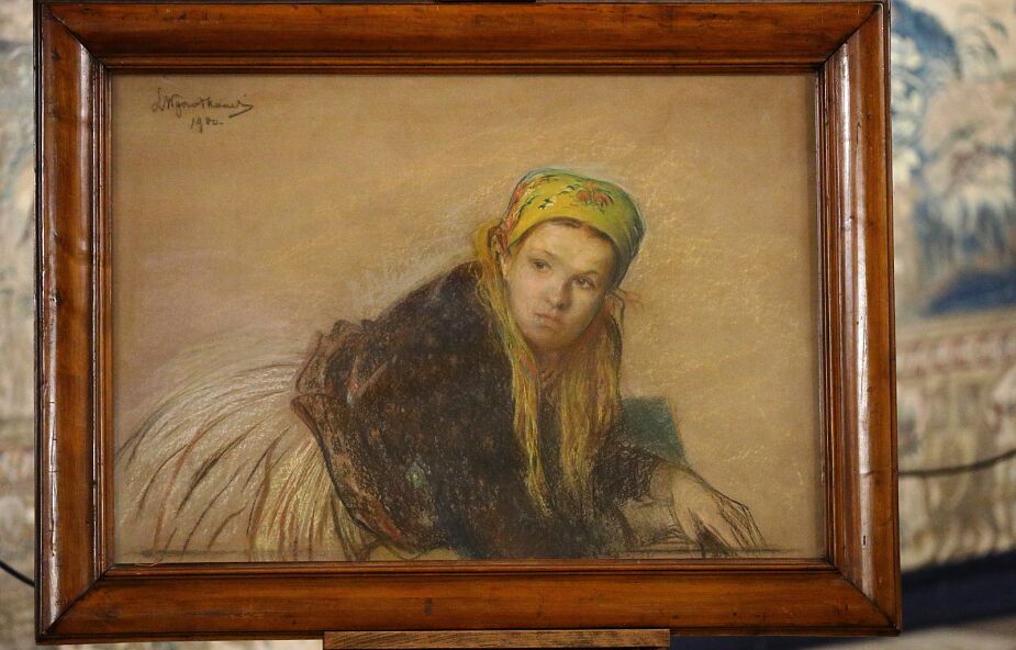 Zaginiony obraz „Wiejska dziewczyna w żółtej chuście” Leona Wyczółkowskiego wrócił na Wawel