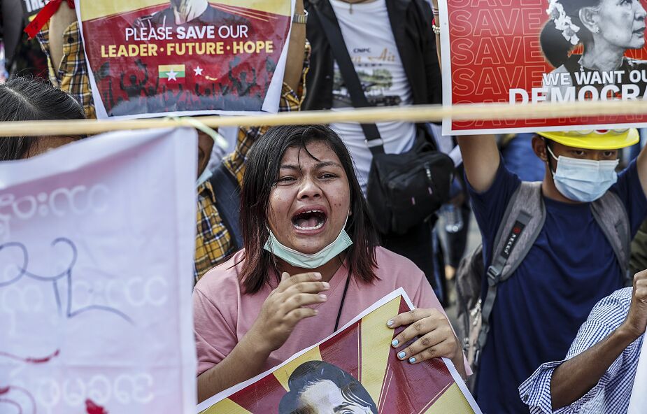 Katolicy w Birmie protestują z różańcem w ręku