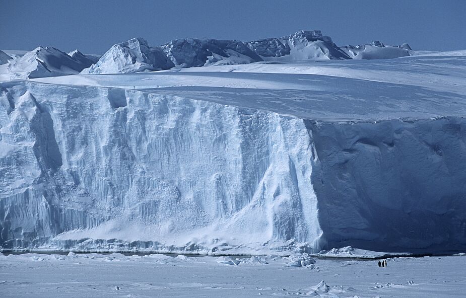 Od lodowca na Antarktydzie oderwała się góra lodowa wielkości Londynu