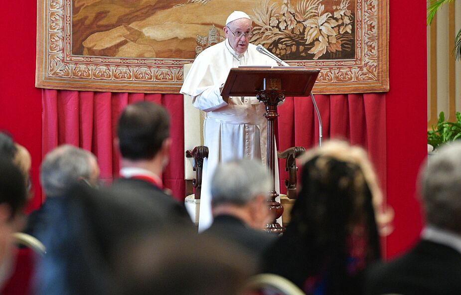 Papież wzywa do modlitwy za ofiary handlu ludźmi. Dołącz do internetowego maratonu modlitewnego