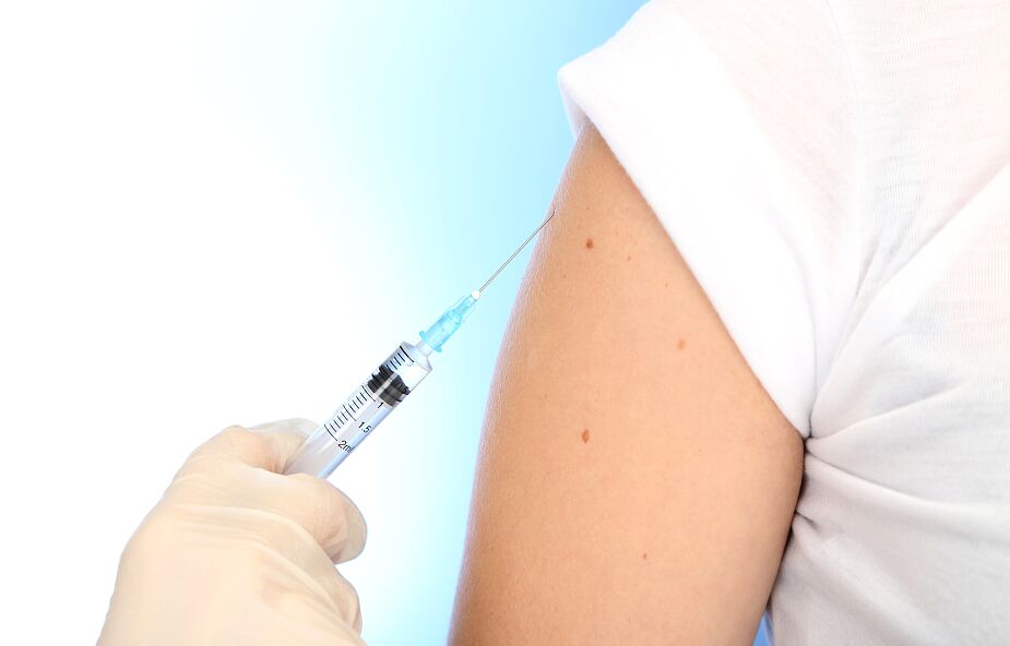 Blisko 4,5 mln szczepień przeciw COVID-19; prawie 1,6 mln osób otrzymało dwie dawki