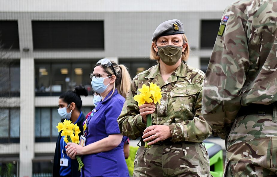 Wielka Brytania: w rocznicę lockdownu Brytyjczycy czczą pamięć ofiar epidemii