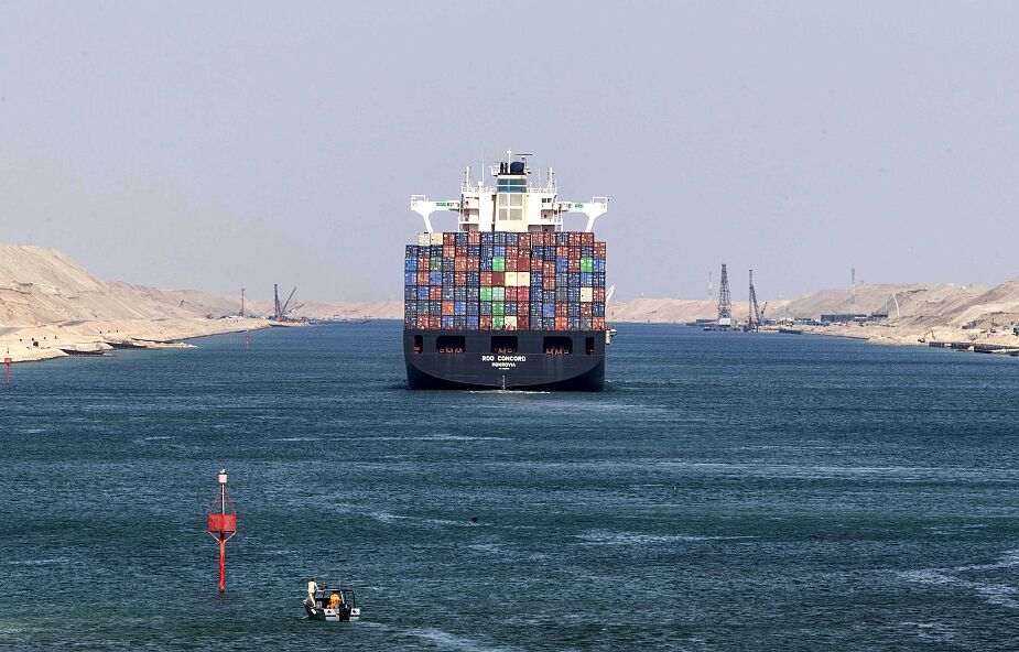 Kanał Sueski zablokowany przez ogromny kontenerowiec