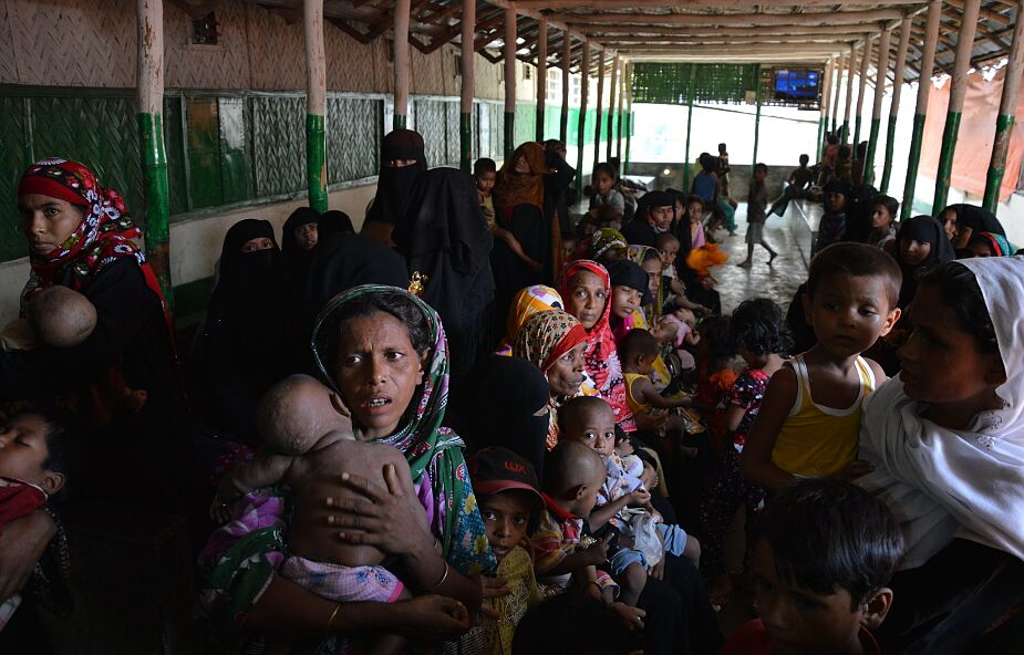 Bangladesz: trudne warunki dla uchodźców Rohingya. Prawie 50 tys. osób bez dachu nad głową