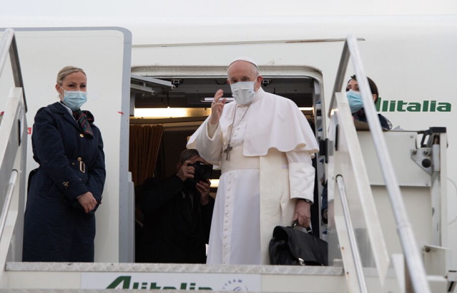 Franciszek wylądował w Bagdadzie. Rozpoczęła się historyczna pielgrzymka papieża