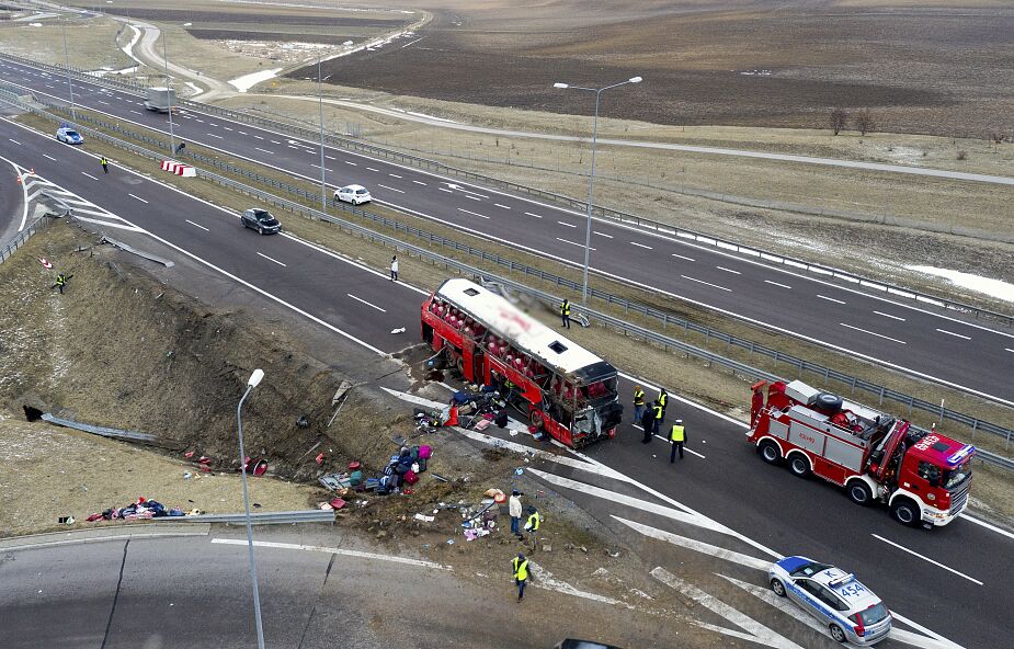 Wypadek autobusu na A4 – sześć osób nie żyje, 30 rannych
