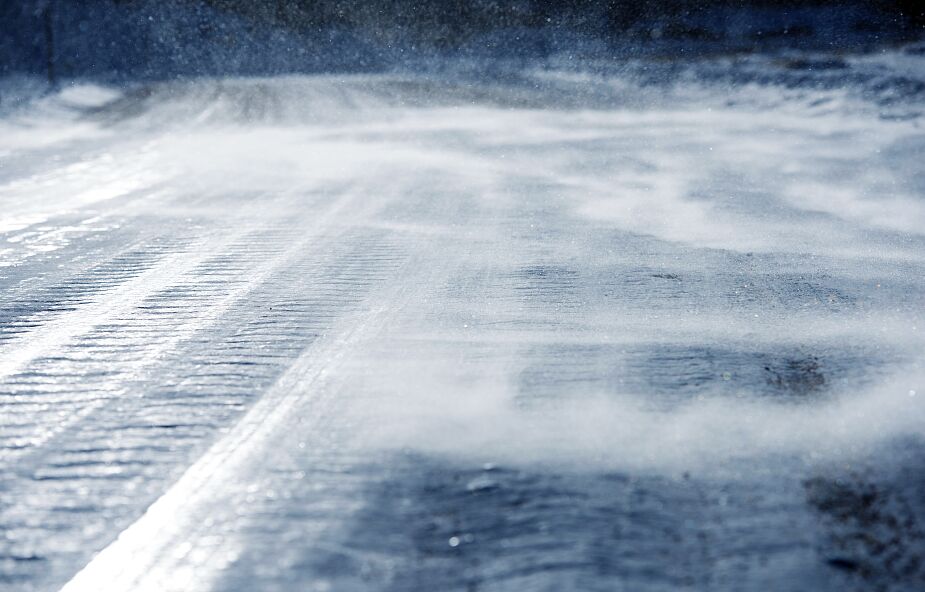 RCB ostrzega: oblodzenie dróg oraz śnieg na Warmii i Mazurach