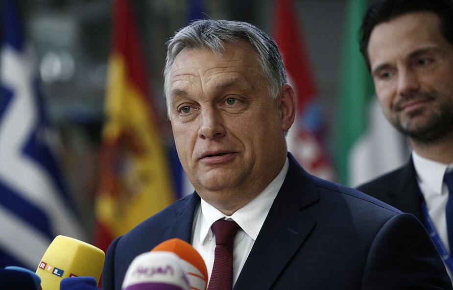 Węgry: Orban zapowiada otwarcie restauracji na świeżym powietrzu