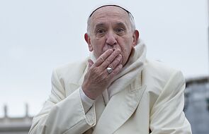 Papież wzruszony modlitwą i licznymi wiadomościami. Ile jeszcze będzie w szpitalu? [aktualizacja]