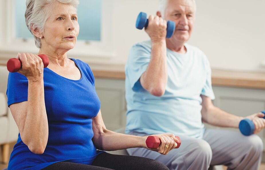 Regularnie ćwiczący seniorzy mogą "odmłodzić" się aż o 10 lat