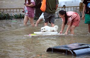 Gigantyczna powódź w Chinach: 18 zabitych, setki tysięcy ewakuowanych