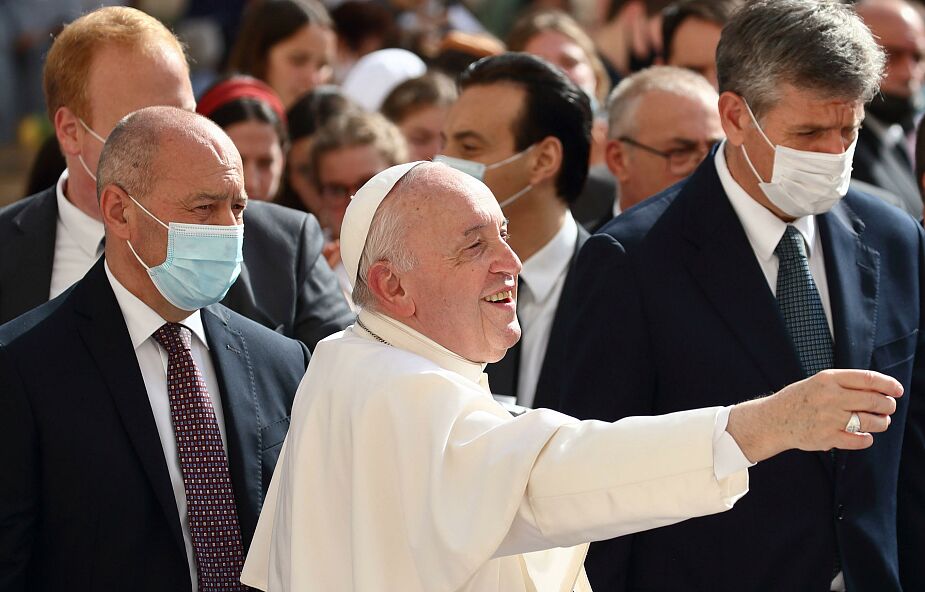 Franciszek w szpitalu. "Papież dobrze zniósł zabieg chirurgiczny"