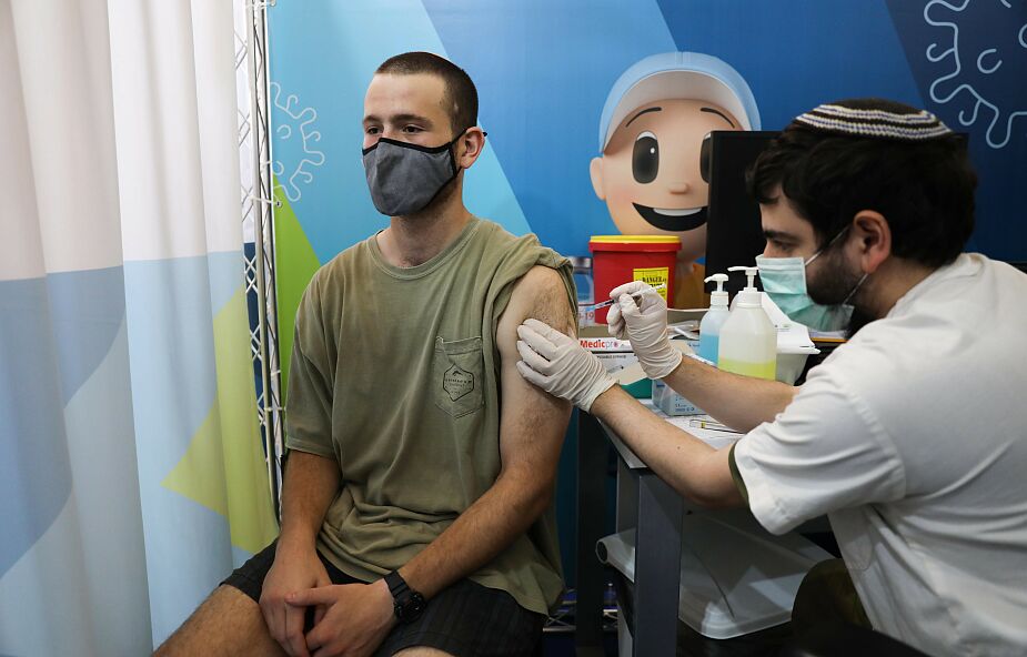 Izrael. Zaczęło się podawanie trzeciej dawki szczepionki przeciw Covid-19 dla 50-latków