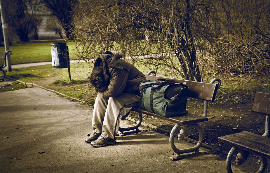 Coraz więcej młodych osób w kryzysie bezdomności