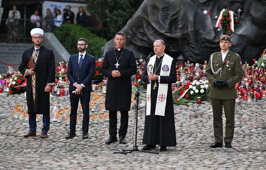 Międzyreligijna modlitwa na Cmentarzu Powstańców Warszawy