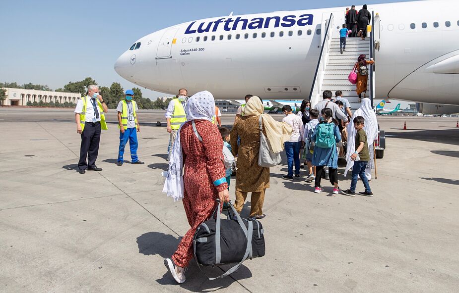 NATO: Ponad 18 tysięcy osób ewakuowano z lotniska w Kabulu