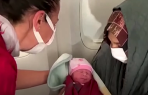 Kobieta urodziła w samolocie podczas ewakuacji z Afganistanu