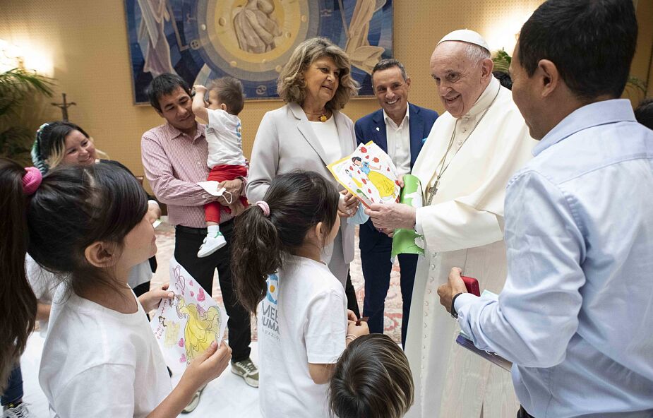 Watykan: papież spotkał się z uchodźcami z Kabulu