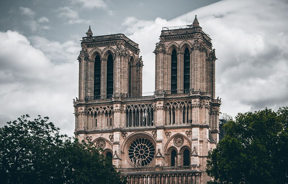 Ponad 853 mln euro zebrano na odbudowę katedry Notre Dame. Wciąż nie ujawniono szczegółów rekonstrukcji