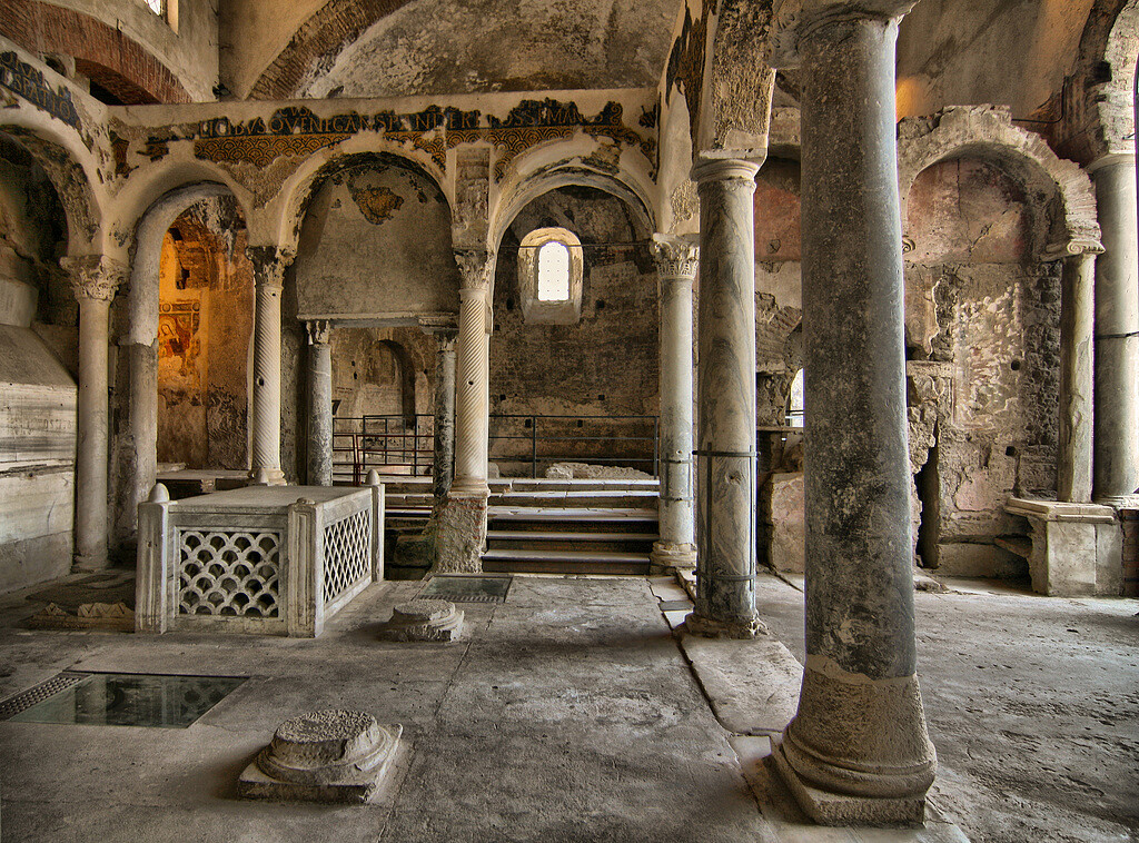Paleochrześcijańska bazylika z grobem św. Feliksa z Noli - Bocachete, Public domain, via Wikimedia Commons