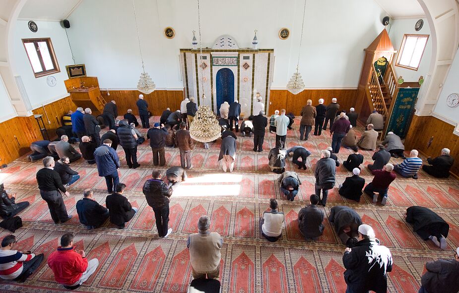 Imam największego meczetu w Belgii wydalony z kraju. „Siał nienawiść i stanowił poważne zagrożenie”