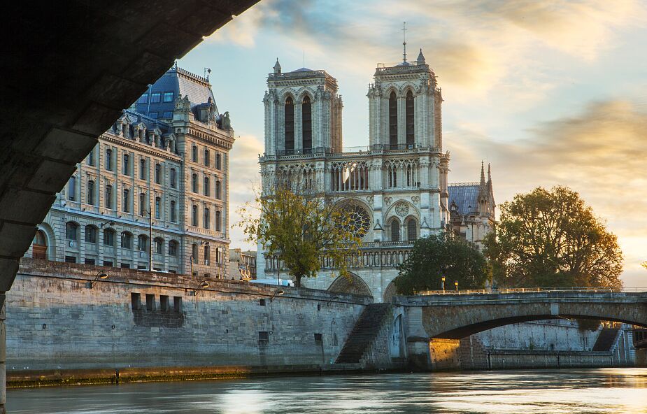 Wirtualne zwiedzanie katedry Notre Dame w Paryżu