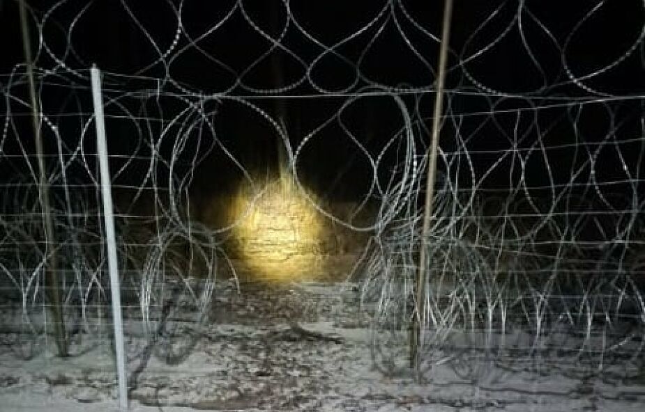 Niespokojna noc na granicy. Białoruscy żołnierze strzelali i cięli concertinę