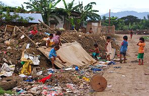 Dramatyczna sytuacja filipińskich dzieci po przejściu tajfunu