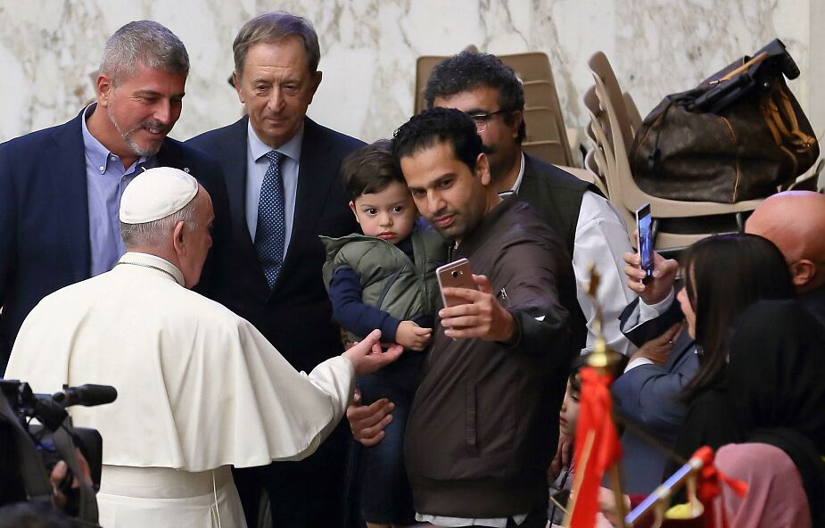 Włochy. Coraz mniej adopcji. Apel papieża do małżeństw