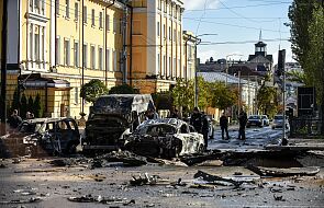 Spalone samochody, wybite szyby i przeraźliwa cisza po rosyjskim ataku rakietowym na Kijów