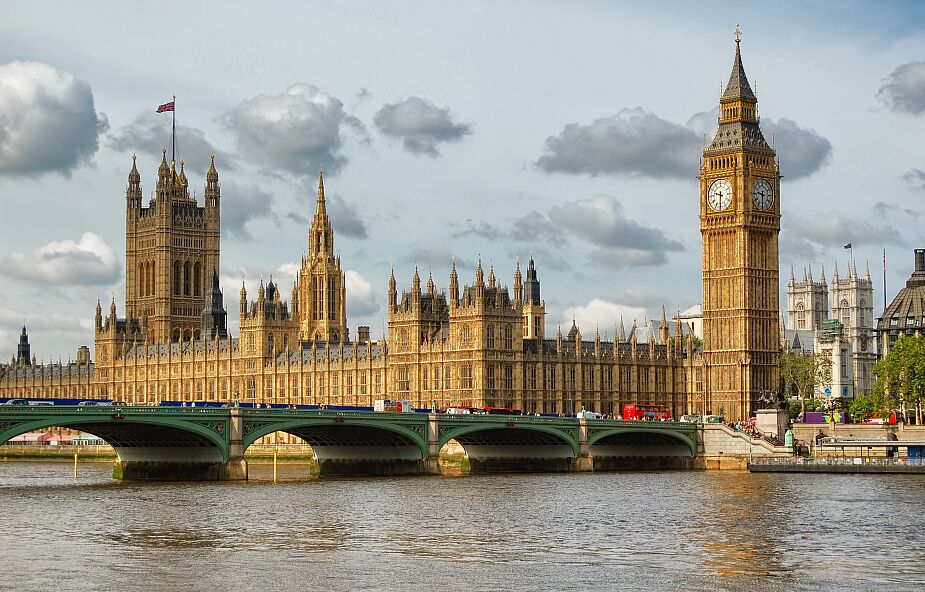 Londyn: aktywiści już drugi dzień blokują kluczowy most nad Tamizą