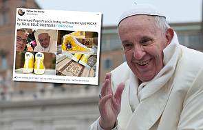 Papież Franciszek otrzymał spersonalizowane buty Nike. Widnieje na nich jego herb
