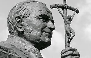 Wstawiliśmy Jana Pawła II na spiżowe pomniki