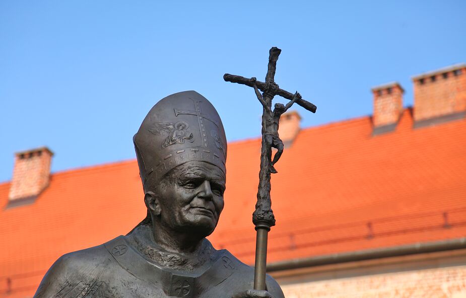 20-latek uszkodził figurę Jana Pawła II. Grozi mu pięć lat więzienia
